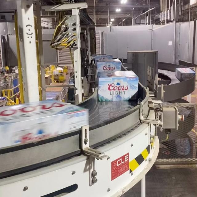 Come see where all your favorites are brewed. Tours are running from 10:30am-2:30pm today! For exact times and more info, call 414-931-BEER. 

#millerbrewery #brewerytour #milwaukee #coorslight #mkexplore #wisconsintravel #beerstagram #millerbeer
