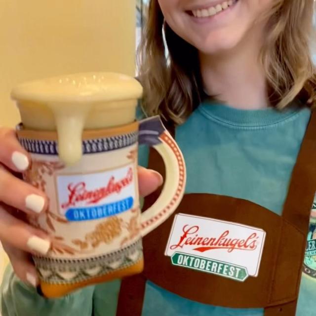 @leinenkugels Oktoberfest is back on tap! We’ll see you tomorrow for a tour! 🍺

#oktoberfest #leinenkugels #millerbrewery #brewerytour #milwaukee #visitmke #millerbeer #leinenkugel #oktoberfestbeer #beerstagram