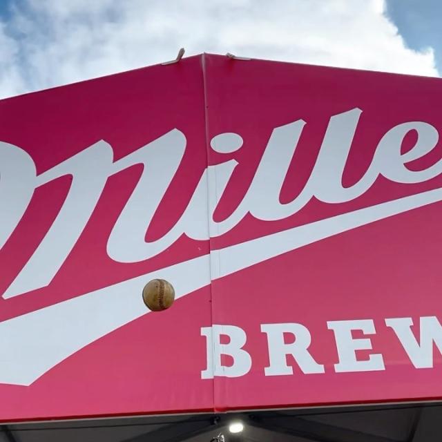 Did you know 40% of the beer we make here goes straight to Chicago? We see you, Cubs fans… 

Tours are running until 3:30pm today! Gift shop and tastings until 5pm. 

#itsmillertime #brewery #millerlite #millerbrewery #milwaukeebrewers #milwaukee #cubs #beerstagram #brewerytour