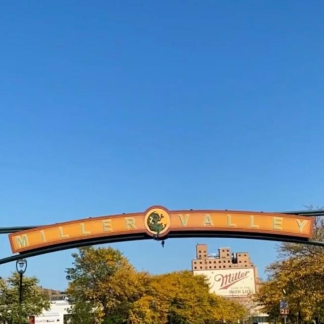 Welcome to Miller Valley! We’re open today for tours, gift shopping, and tastings! Give 414-931-BEER a call for tour times and more info. 

#millerbrewery #itsmillertime #millerbeer #brewerytour #visitmke #milwaukee #beerstagram
