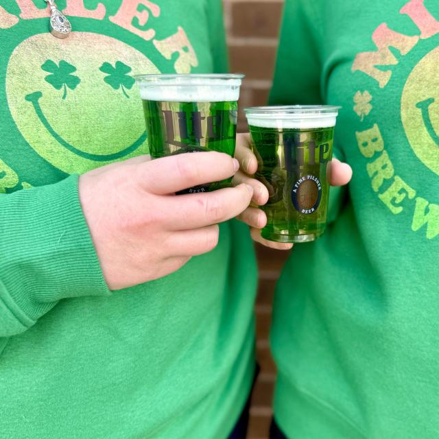 Are you ready for the weekend? 🍀🍻 

It’s our first Saturday open again this weekend! Stop on in for a tour (featuring some green beer!) and St. Paddy’s day swag! 

#milwaukee #brewerytour #stpaddysday #millerbrewingcompany #millerlite